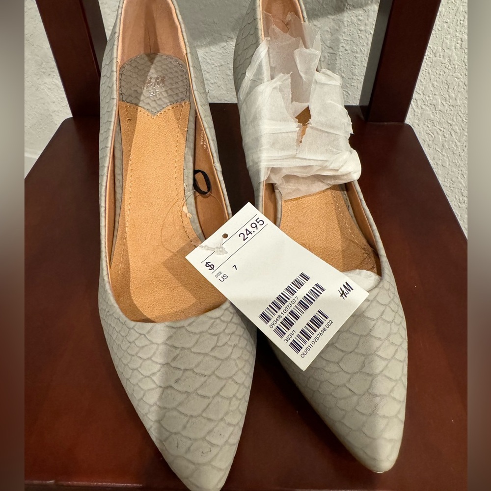 BRAND NEW H&M In grey heels size 7